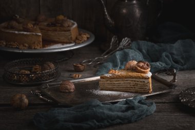 Tatlım pasta. Yılbaşı pastası. Kış pastası. Muhteşem tatil atmosferinde.