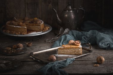 Tatlım pasta. Yılbaşı pastası. Kış pastası. Muhteşem tatil atmosferinde.