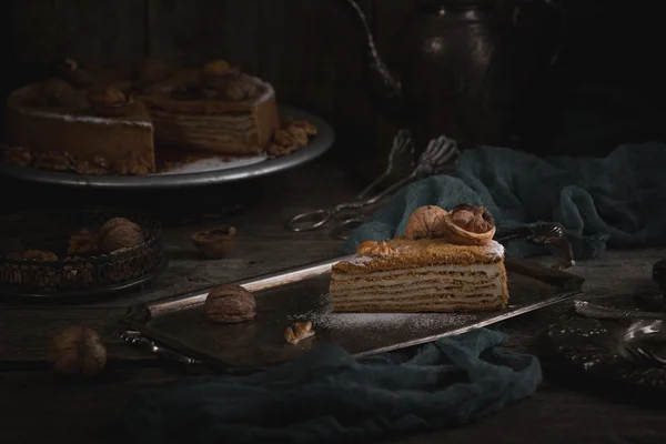 Du gâteau au miel. Le gâteau du Nouvel An. Du gâteau d'hiver. Fabuleuse atmosphère de vacances . — Photo