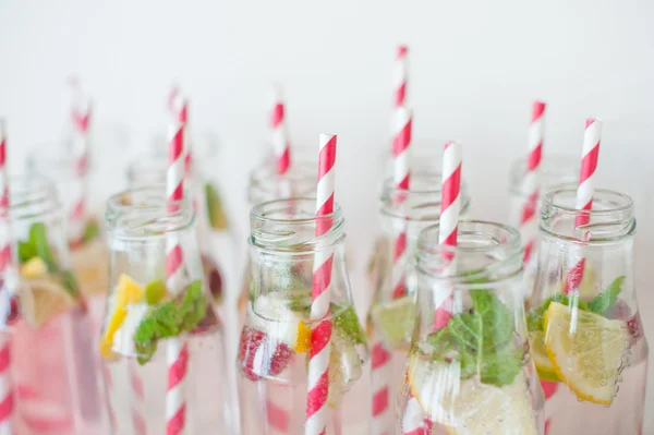 Limonata şişelerde