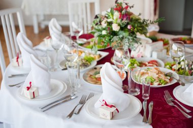 Restoranda bir masa.