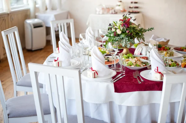 Restoranda bir masa.