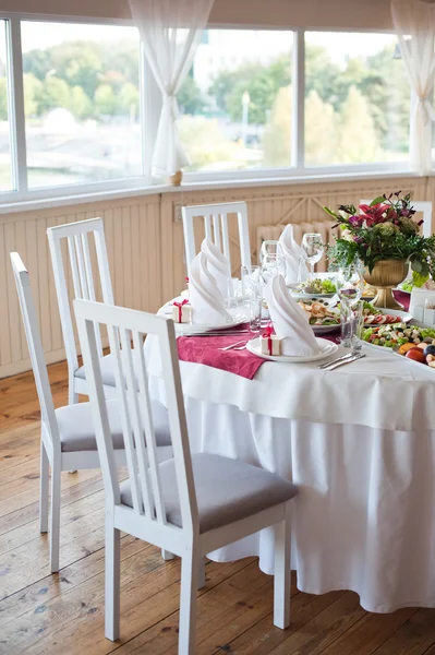 Restoranda bir masa.