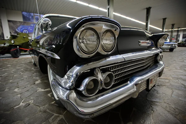 Siyah eski Chevrolet