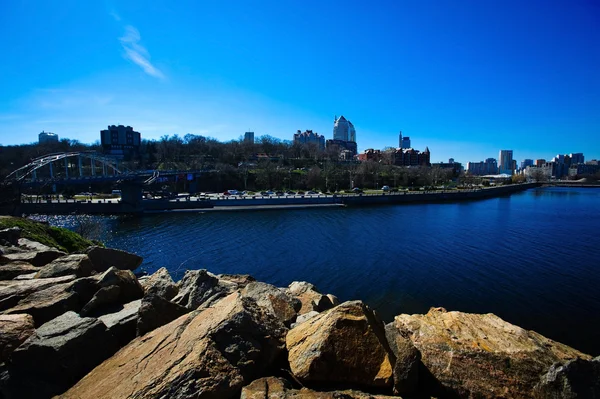 Dnepropetrovsk ve nehir Dnepr dolgu