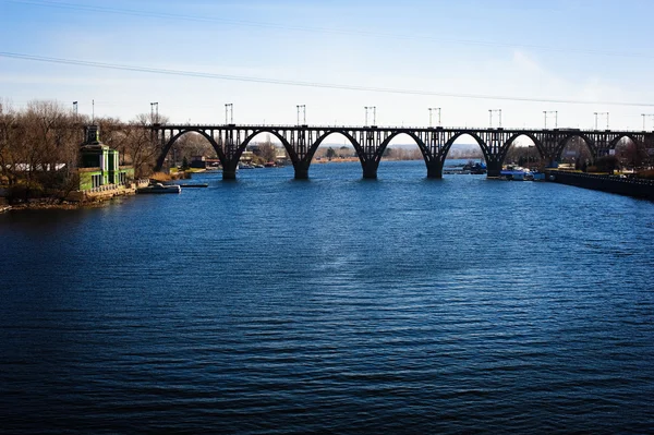 Dnepropetrovsk ve nehir Dnepr dolgu