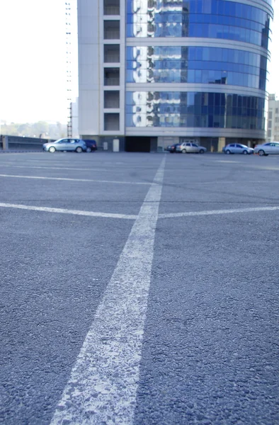 Markierung auf dem leeren Parkplatz — Stockfoto