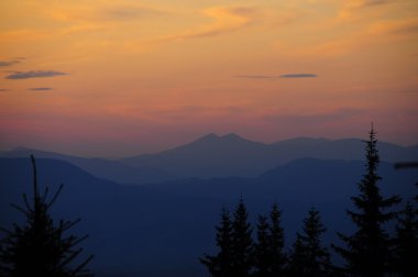 Dağlarda gün batımı