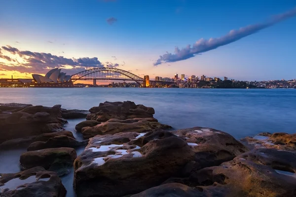 Vista da paisagem urbana de Sydney no crepúsculo — Fotografia de Stock