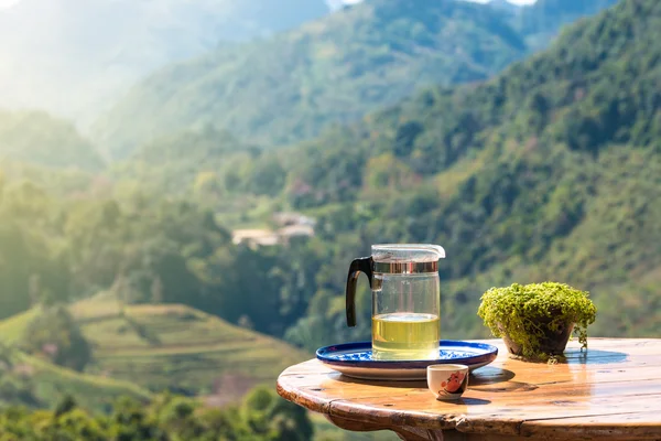 Zöld tea és a tea ültetvény-hegyen. — Stock Fotó