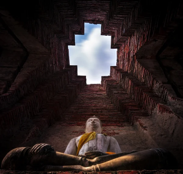 Asya dini mimari. Prasat Nakhon Luang Ayutthaya, Tayland, Buda heykeli antik kumtaşı.