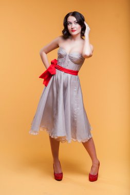 yukarı, özgürlük, mutluluk, dudaklar, sürpriz, zevk, rüzgar, merdiven, duygular, bacaklar, oturur, kahkaha, danslar, merdiven merdiven, gider, atlar, özel, pin-up, kasıtlı