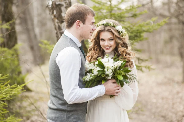 Hochzeit im Frühling im Park mit Dekor — Stockfoto