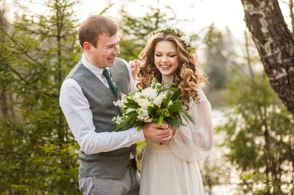 Hochzeit im Frühling im Park mit Dekor — Stockfoto