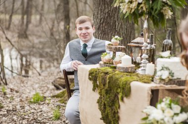 Bahar Düğün bir dekor ile parkta