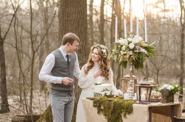 Bahar Düğün bir dekor ile parkta