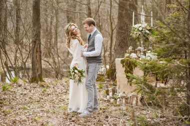 Bahar Düğün bir dekor ile parkta