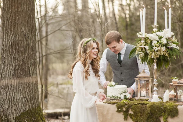 Hochzeit im Frühling im Park mit Dekor — Stockfoto