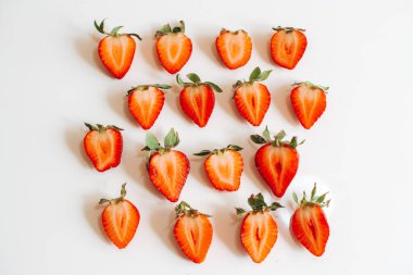 Masada çilek, muz, yeşil bezelye