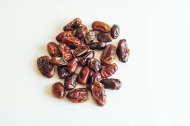 beyaz bir tablodaki tarihler