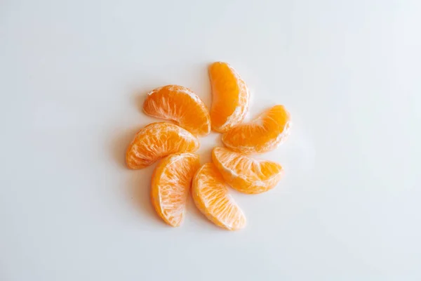 Świeże Dojrzałe Plastry Pomarańczy Białym Tle Widok Góry — Zdjęcie stockowe