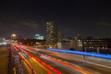 Brooklyn Köprüsü ve trafik yollar ile