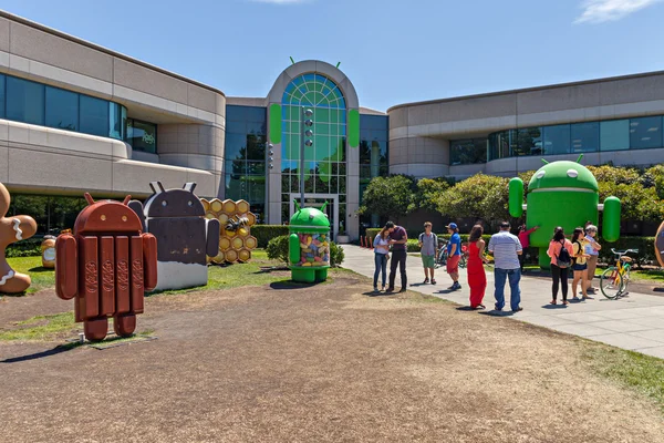 Exterior view of Google office. — Stock Photo, Image