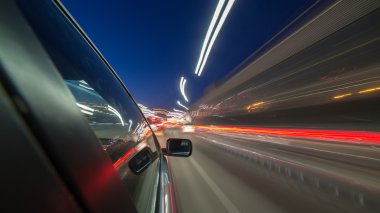 Gece şehir sürücü araba ile