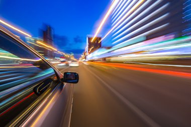 Gece şehir sürücü araba ile