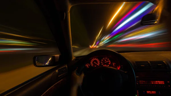 The car moves at great speed at the night. — Stock Photo, Image