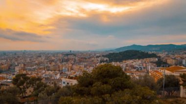 Panoramik gün batımı zamanı, Barcelona, İspanya.