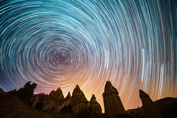 Grotta hus med stjärn prövningar på cappadokien — Stockfoto