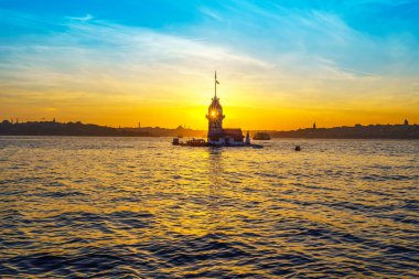 Gün batımında Bakireler Kulesi - İstanbul, Türkiye