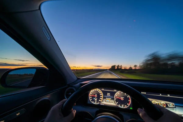 Скорость движения автомобиля вид из салона Стоковая Картинка