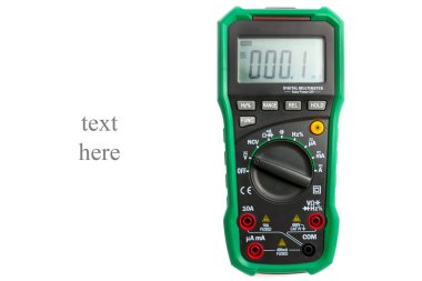 Beyaz yakın çekim üzerinde dijital multimetre