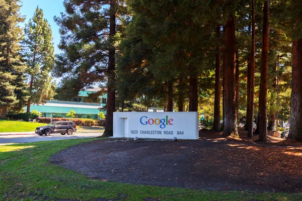 Exterior view of Google office. — Stock Photo, Image