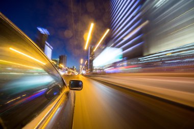 Gece şehir sürücü araba ile