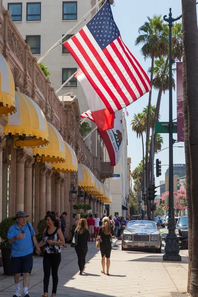 Nézd a Wilshire Blvd, mellett a Rodeo Drive, Beverly Hills — Stock Fotó