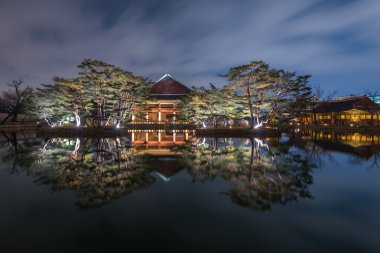 Seul, Güney Kore gece Gyeongbokgung Sarayı, yansıması