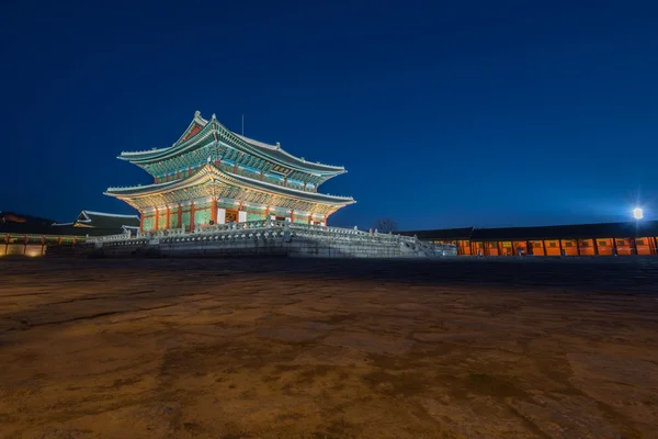 Korea,Gyeongbokgung palace at night in Seoul, South Korea. — Stock Photo, Image