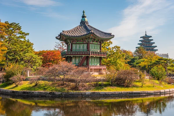 Outono do Palácio Gyeongbokgung em Seul, Kore — Fotografia de Stock