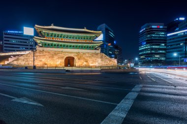 Kore, Rating Namdaemun Gate Seoul, Güney Kore geçmiş bulanıklaştırır