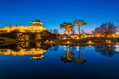 Suwon Hwaseong fortres yansıması