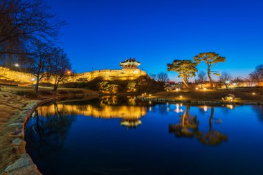 Suwon Hwaseong fortres.korea yansıması