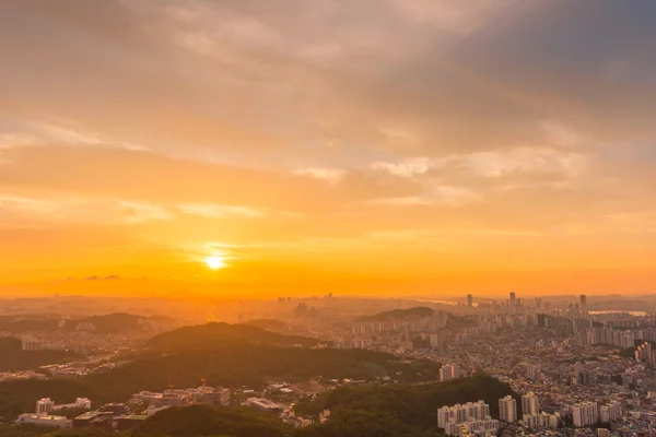Zachód słońca z Seoul City Skyline, Korea Południowa — Zdjęcie stockowe