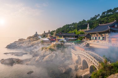 Güney Kore Busan 'daki Haedong Yonggungsa Tapınağı