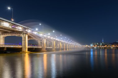 Banpo köprü gökkuşağı çeşme Seoul, Güney Kore