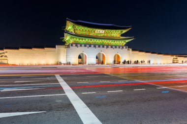 Gyeongbokgung Sarayı gece Seoul, Güney Kore.