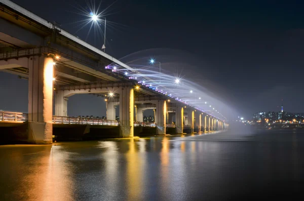 Banpo Bridge Rainbow Fountain in Seoul,South Korea. — Stock Photo, Image