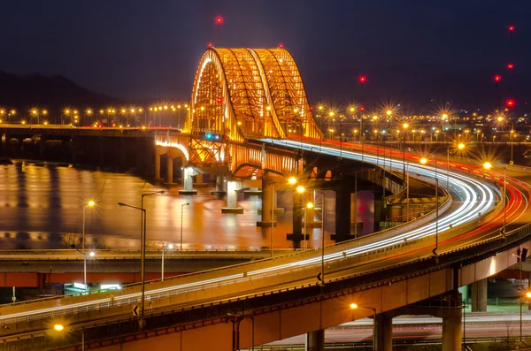 Río Han con puente Banghwa en la noche en Seúl, Corea (exp largo —  Fotos de Stock